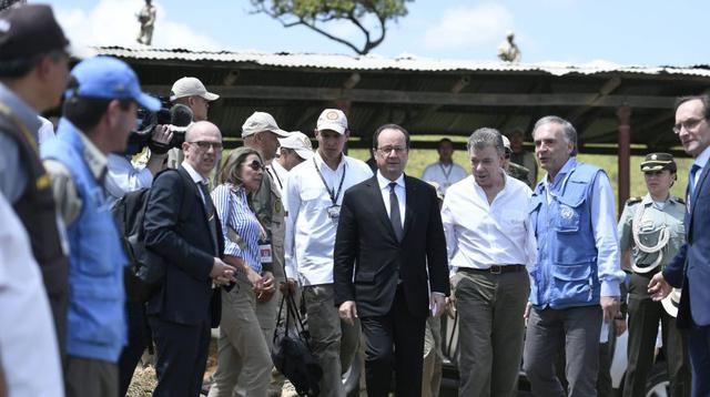 Colombia: Hollande visitó zona de desarme de las FARC [FOTOS] - 3