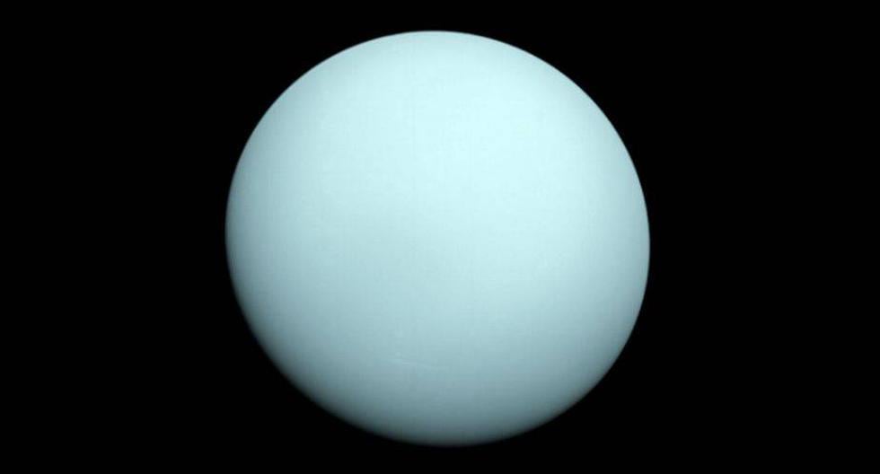 Los investigadores indicaron que Urano gira de lado, con su eje apuntando casi perpendicularmente al resto de planetas del Sistema Solar. (Foto: NASA.gov)