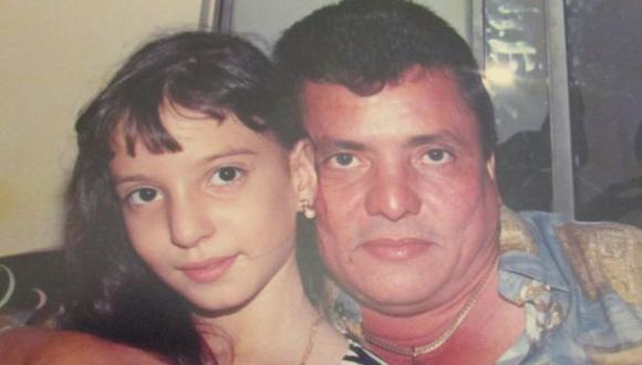 Diana López junto a su padre, hace más de 20 años.