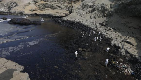 El derrame de petróleo ha afectado tres playas de Ventanilla y se ha expandido hasta Ancón | Foto: Jorge Cerdan / @photo.gec