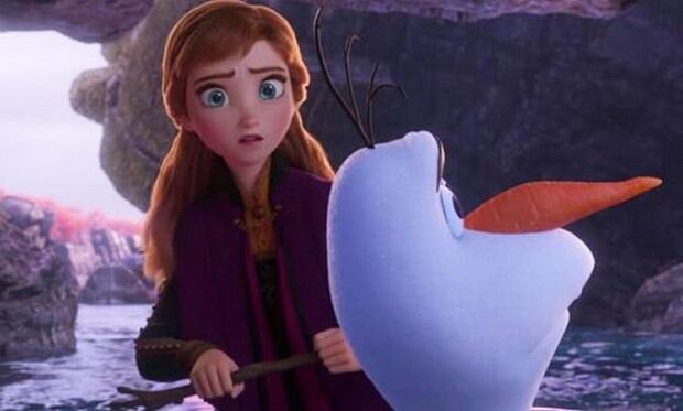 Anna junto a Olaf en la película "Frozen 2" (Foto: Disney)