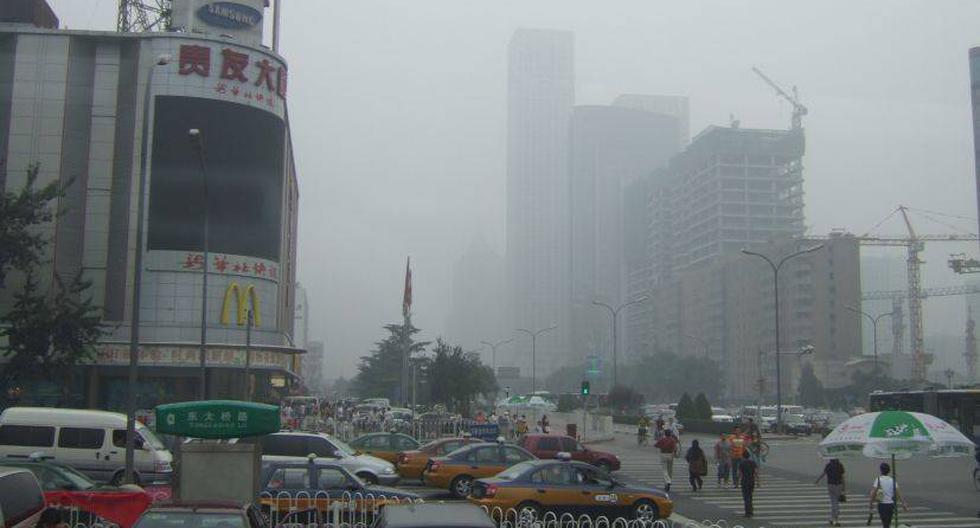 La rápida industralización en China lleva a una disminución en la calidad del suelo y el aire. (Foto: michaelhenley/Flickr)