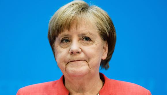 Angela Merkel es amenazada por su ministro del Interior. (EFE).
