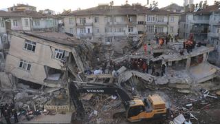 La destrucción que dejó el potente terremoto de magnitud 6,8 en Turquía | FOTOS