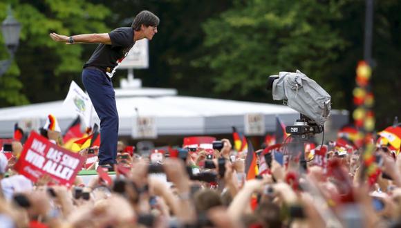 Löw rinde tributo al mar de hinchas que se reunió en Berlín