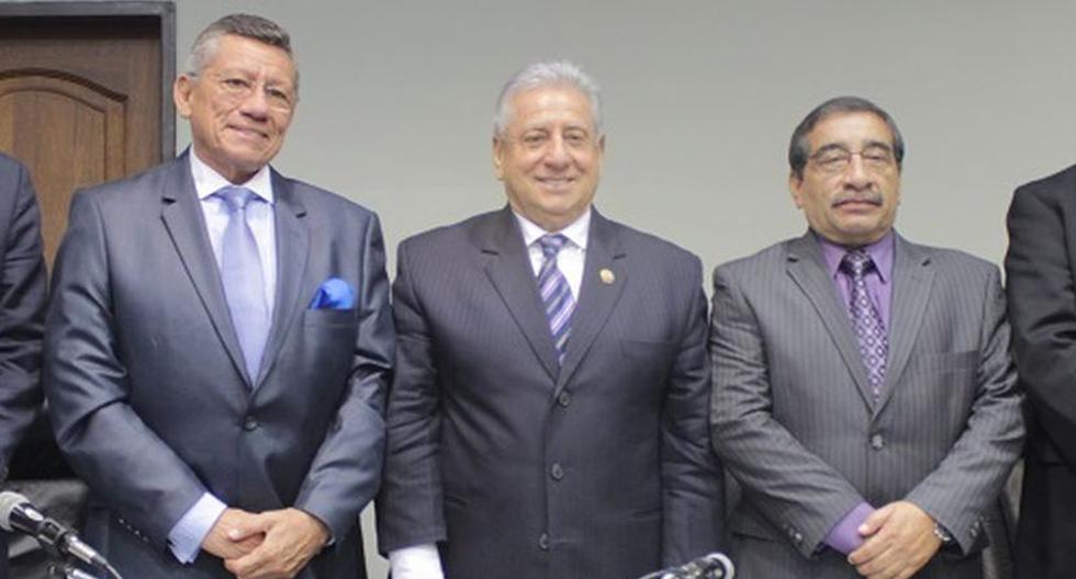 Luis Chiriboga (al medio) incluido en investigación fiscal de EEUU sobre corrupción en FIFA (ecuafutbol.org)
