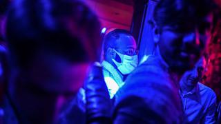 Coronavirus: la ciudad de EE.UU. que le cortará la luz y el agua a los que hagan fiestas
