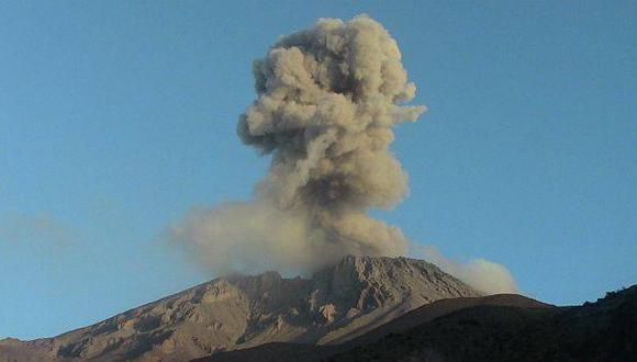 Volcán Ubinas registra dos explosiones esta semana