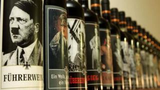 Alemania: Policía confisca botellas de vino con cara de Hitler