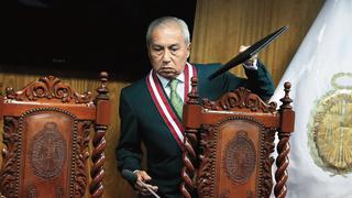 Suspenden la colegiatura de Pedro Chávarry