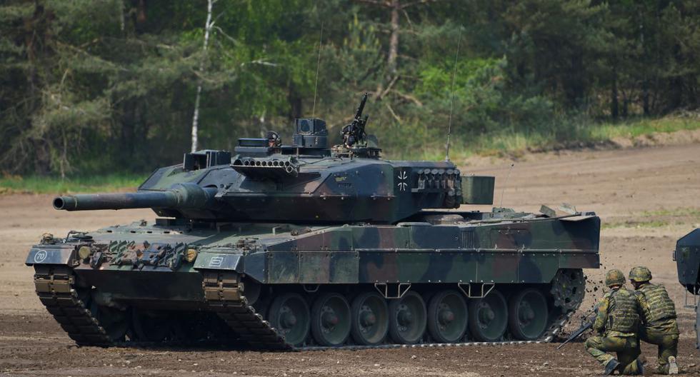 Esta foto de archivo tomada el 20 de mayo de 2019 muestra un tanque de batalla Leopard 2 A7 de las fuerzas armadas de Alemania. (PATRIK STOLLARZ / AFP).