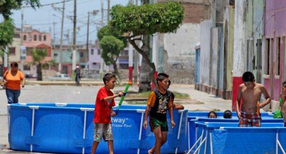 Prohíben piscina en las calles del Callao. (Foto: Andina)