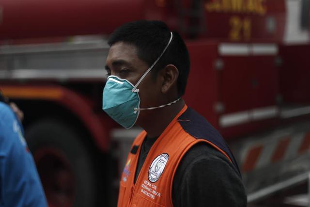Un incendio se registró esta mañana en el quinto y cuarto sótano de un edificio en construcción, situado en la Av. Larco, Miraflores. (Fotos: Renzo Salazar)