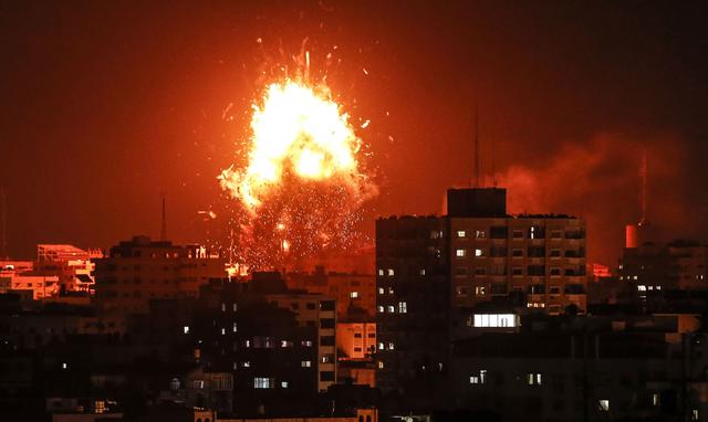 Gaza: Fuerza aérea de Israel destruye edificio de la televisión de Hamas. (AFP).