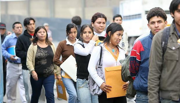 Empleo en Lima. De acuerdo a las cifras reportadas por INEI, está creciendo el subempleo por horas; es decir, la gente está trabajando menos tiempo del que quisiera.