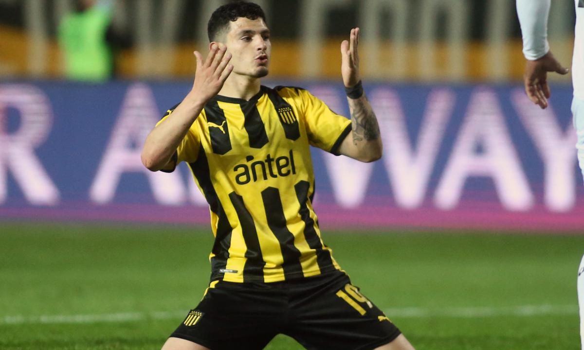 Peñarol cayó ante Paranaense por 1-2 como local en la ida de la semifinal en Copa Sudamericana 2021. | Foto: AFP