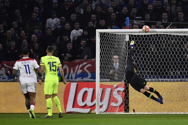 Barcelona vs. Lyon: Ter Stegen y su espectacular atajada que evitó el 1-0 de los franceses. (Foto: AFP)