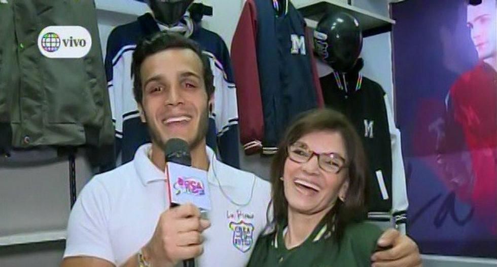 Mario Irivarren presentó a su madre durante enlace en vivo con En boca de todos. (Foto: Captura América TV)