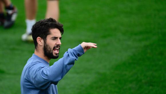 El hábil volante de la casa blanca descargó toda su ira al finalizar el encuentro que Barcelona goleó en el clásico español jugado en el Santiago Bernabéu. (Foto: AFP)