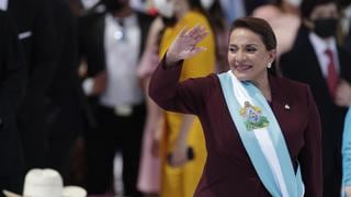 Xiomara Castro jura como nueva presidenta de Honduras ante miles de seguidores en el Estadio Nacional