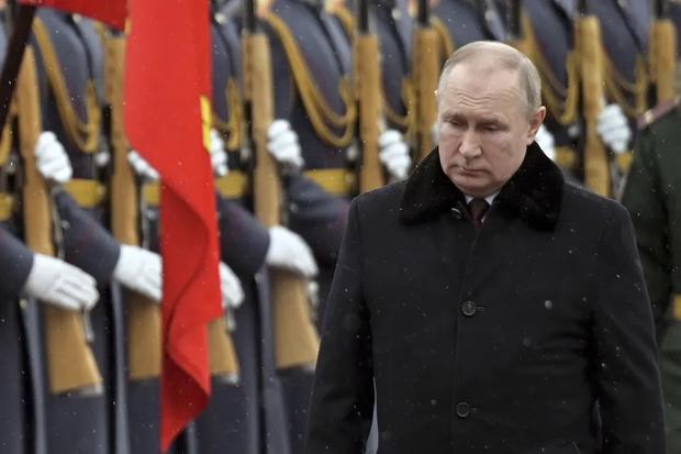 El presidente ruso Vladimir Putin en una ceremonia patria en Moscú el 23 de febrero del 2022. (Alexei Nikolsky, Kremlin Pool Photo via AP).