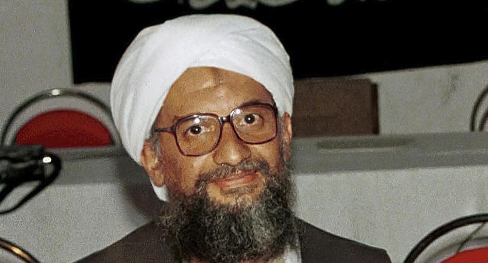 En esta fotografía de 1998 muestra a Ayman al Zawahiri en Khost, Afganistán. (AP Foto/Mazhar Ali Khan, Archivo).