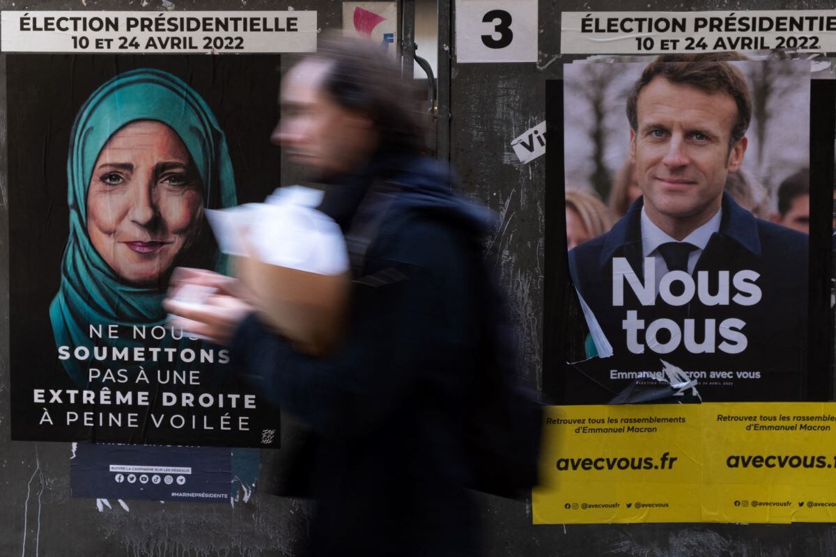 The latest polls predict Macron's victory with between 6 and 14 points over Le Pen.  (JOEL SAGET / AFP).