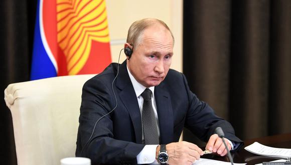 El presidente de Rusia, Vladimir Putin, asiste a la 15 Cumbre de Asia Oriental (EAS) a través de una teleconferencia, el 14 de noviembre de 2020. (Foto de Alexey NIKOLSKY / Sputnik / AFP).