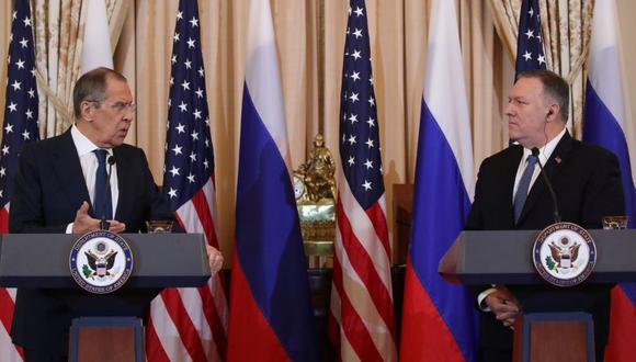 El ministro de Asuntos Exteriores de Rusia, Serguei Lavrov, y el secretario de Estado de EE.UU., Mike Pompeo, en una conferencia de prensa conjunta en el Departamento de Estado en Washington. (Foto: Reuters).
