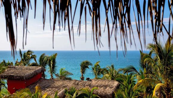 Los turistas nacionales como internacionales llegan hasta al balneario norteño para disfrutar del mar tranquilo, clima soleado y realizar diversas actividades acuáticas. (Foto: Shutterstock)