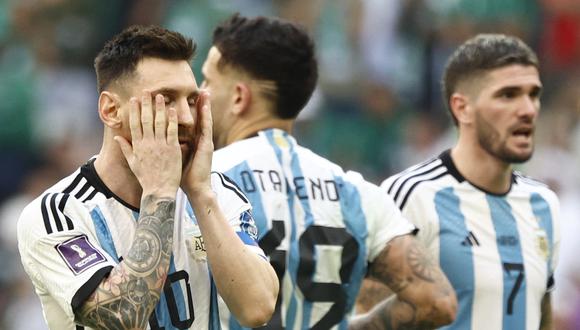 El árbitro y el VAR anulan tres goles a la selección argergentina por fuera de juego en su encuentro contra Arabia Saudí. La Scaloneta cayó 2 - 1 frente a su rival.