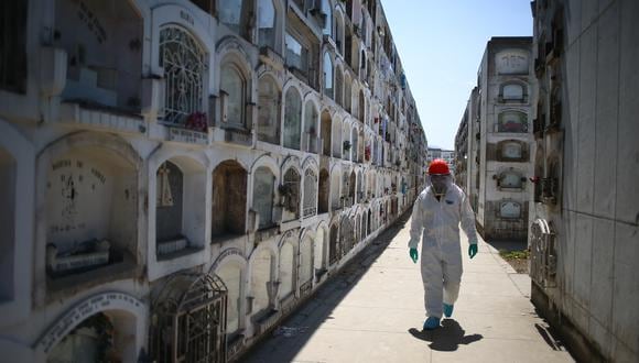 En el mes de abril, se reportó el mayor número de fallecimientos por COVID-19 con más de 23 mil muertes, y luego se viene registrando una caída de cifras de mortalidad . (Foto: Hugo Curotto).