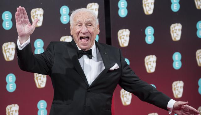 Actor, comediante, guionista y director, Mel Brooks tiene una carrera enorme en el cine y en la televisión. Además de sus comedias como "El Joven Frankestein", "Los productores", fue creador de series como "El Super Agente 86". Sus últimos trabajos han sido de actor de voz de Vlad en la película animada Hotel Transilvania. Tiene 93 años. (Foto: Getty Images)