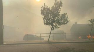 “Toda la ciudad está en llamas”: el fuego arrasa la localidad en la que se registró la temperatura más alta de la historia de Canadá