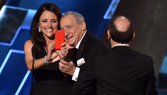 El selfie de Julia Louis-Dreyfus y Mel Brooks en los Emmy 2015