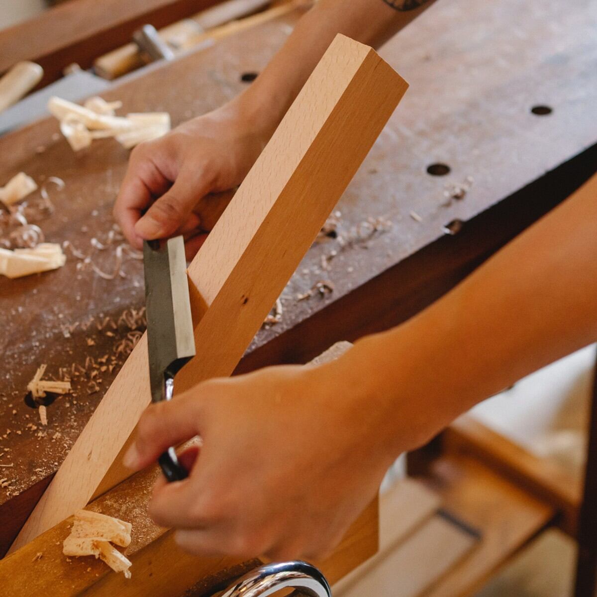 Cómo enderezar una tabla de madera fácilmente