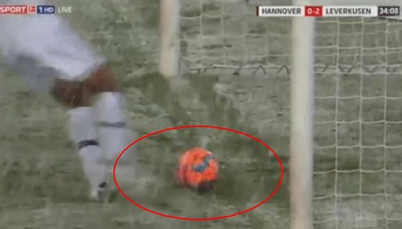 Genki Haraguchi no pudo celebrar en el Hannover vs. Leverkusen por la Bundesliga, debido a que la nieve se interpuso entre él y el gol. El video ya es viral en YouTube (Foto: captura de pantalla)