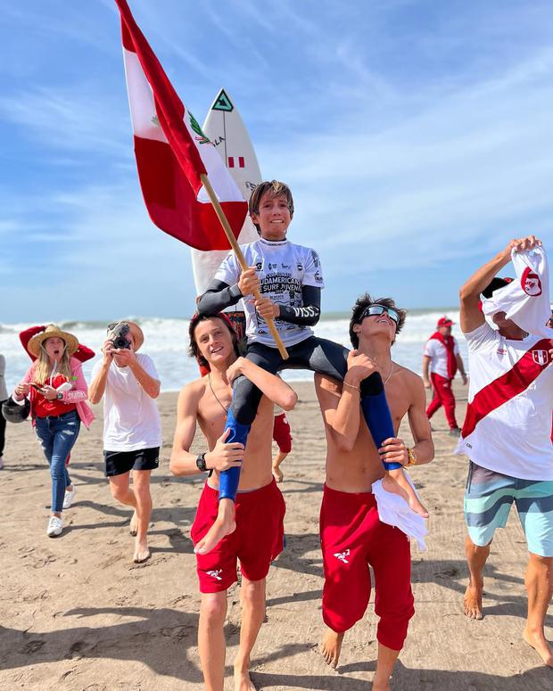 At the 2023 South American Youth Surf Championship in Argentina, Bastian won the title in the under-14 category.