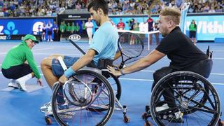 Djokovic jugó tenis en silla de ruedas en un desafío distinto