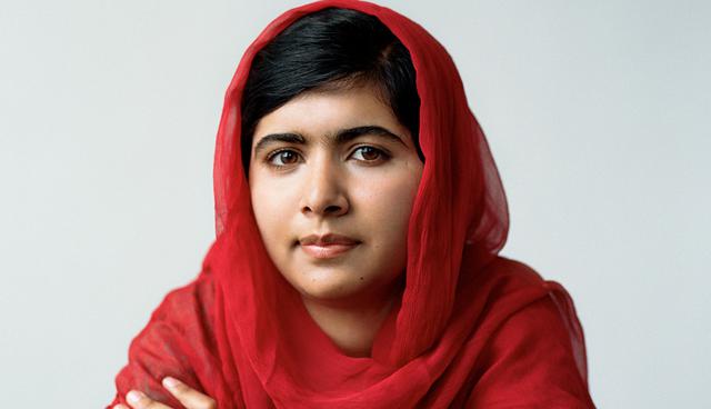 Malala Yousafzai: Nació en Pakistán, un lugar donde las mujeres no debían estudiar. Pero Malala no estaba dispuesta a aceptarlo, aunque ello casi le cueste la vida. En 2012, un Talibán le disparó solo porque se había atrevido a levantar su voz para defender el derecho a la educación de las niñas. Sobrevivió y ahora lucha por ellas.