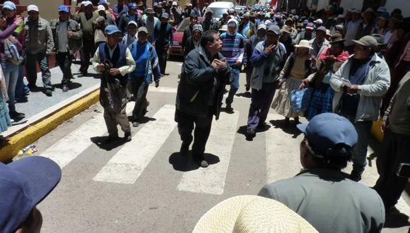 Despejan vía Puno-Desaguadero cerrada por pobladores de Pilcuyo