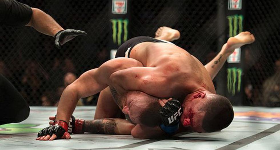 Conor McGregor y el momento exacto en que perdió con Nate Diaz en UFC 196. (Foto: Getty Images)
