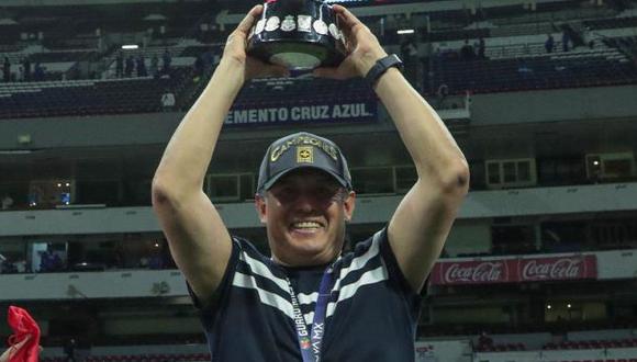 Juan Reynoso ya tiene dos títulos al mando de Cruz Azul. (Foto: Cruz Azul)