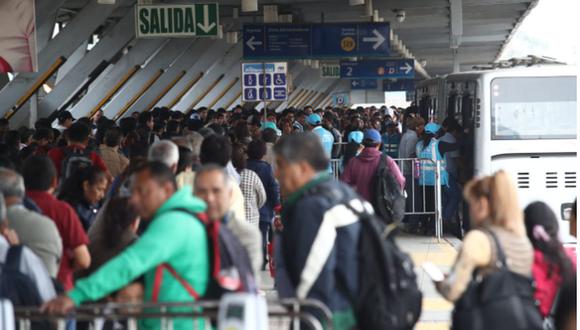 Metropolitano anuncia la eliminación de las filas para pasajeros sentados en las estaciones. (Foto: Jorge Cerdan / photo.gec)