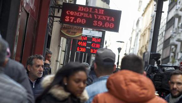 La subida del tipo de cambio en Argentina sería acotada este lunes, según consultora. (Foto: EFE)