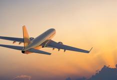Tragedia en vuelo: madre muere durante viaje a Reino Unido; iba con sus hijos
