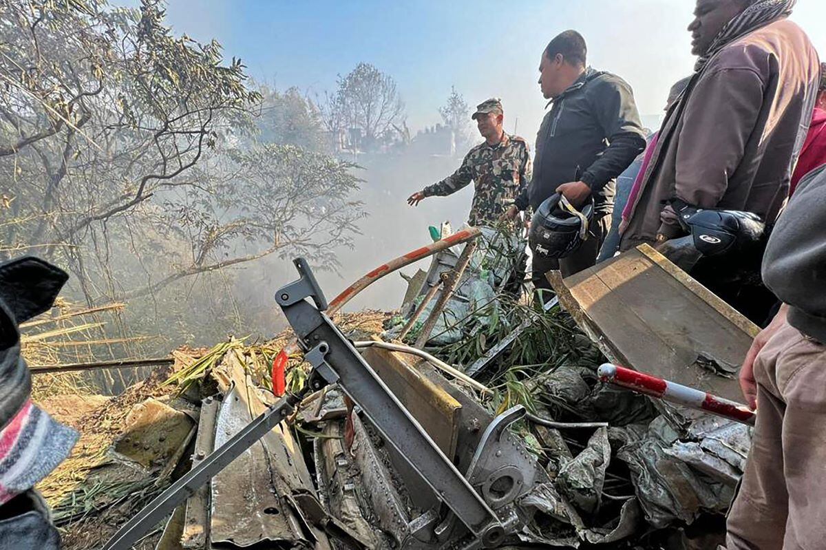 Rescuers work at the place where a plane crashed in Pokhara, Nepal, on January 15, 2023. (Krishna Mani BARAL / AFP).