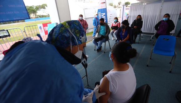 A la fecha, el Ministerio de Salud continúa vacunación contra el COVID-19 a mayores de 38 años. (Foto: Hugo Curotto/@photo.gec)