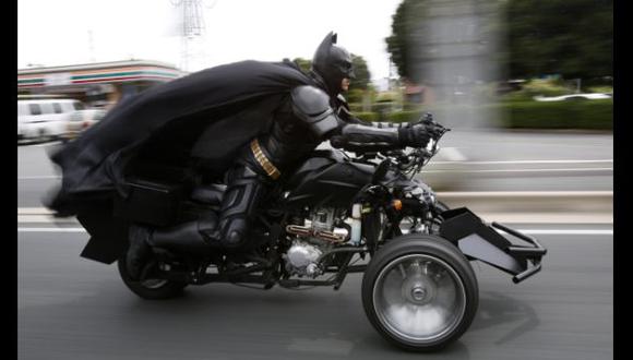 El misterioso Batman en moto que causa sensación en Japón