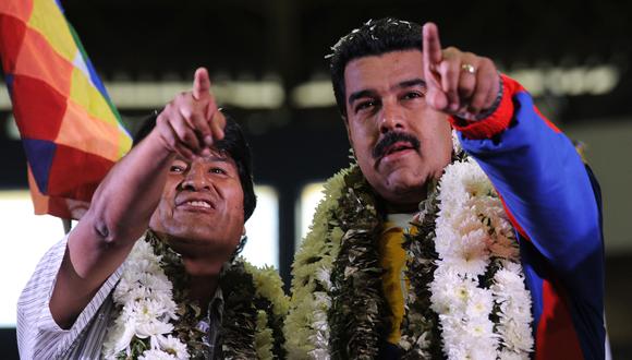 Evo Morales y Nicolás Maduro en Cochabamba, Bolivia, el 4 de julio del 2013. (AFP PHOTO / JORGE BERNAL).